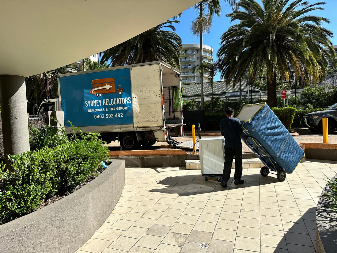 Sydney Relocators crew on a Dee Why move